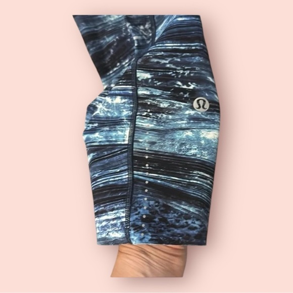 Lululemon‎ Fast & Free Crop II *Nulux 19" Shorelines Multi Blue size 4 - Picture 4 of 6